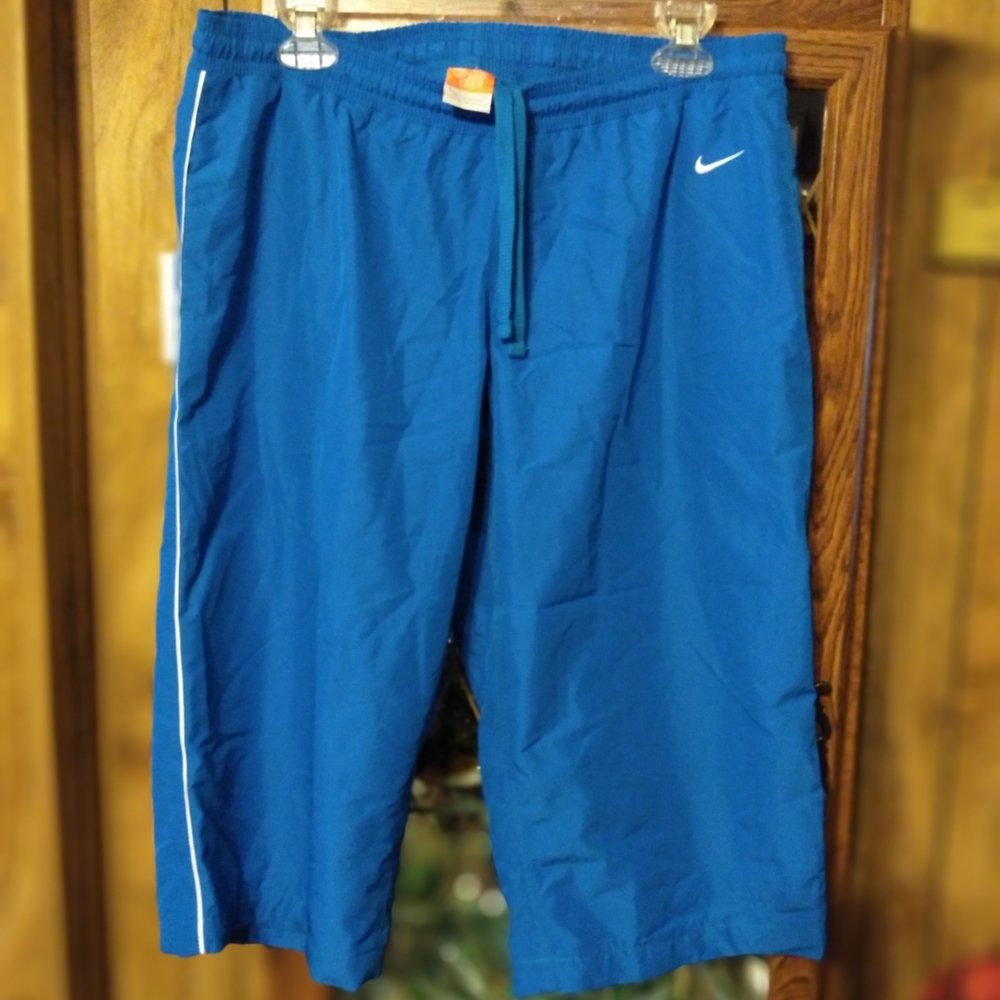 Nike top & Capri pants - Picture 5 of 5